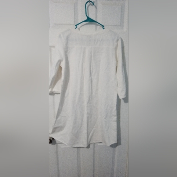 Crisp White Mini Dress with Light Fabric - Picture 3 of 3